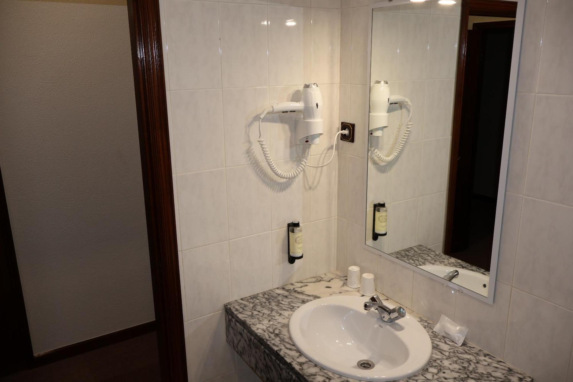 Hotel Santhyago Trofa Esterno foto