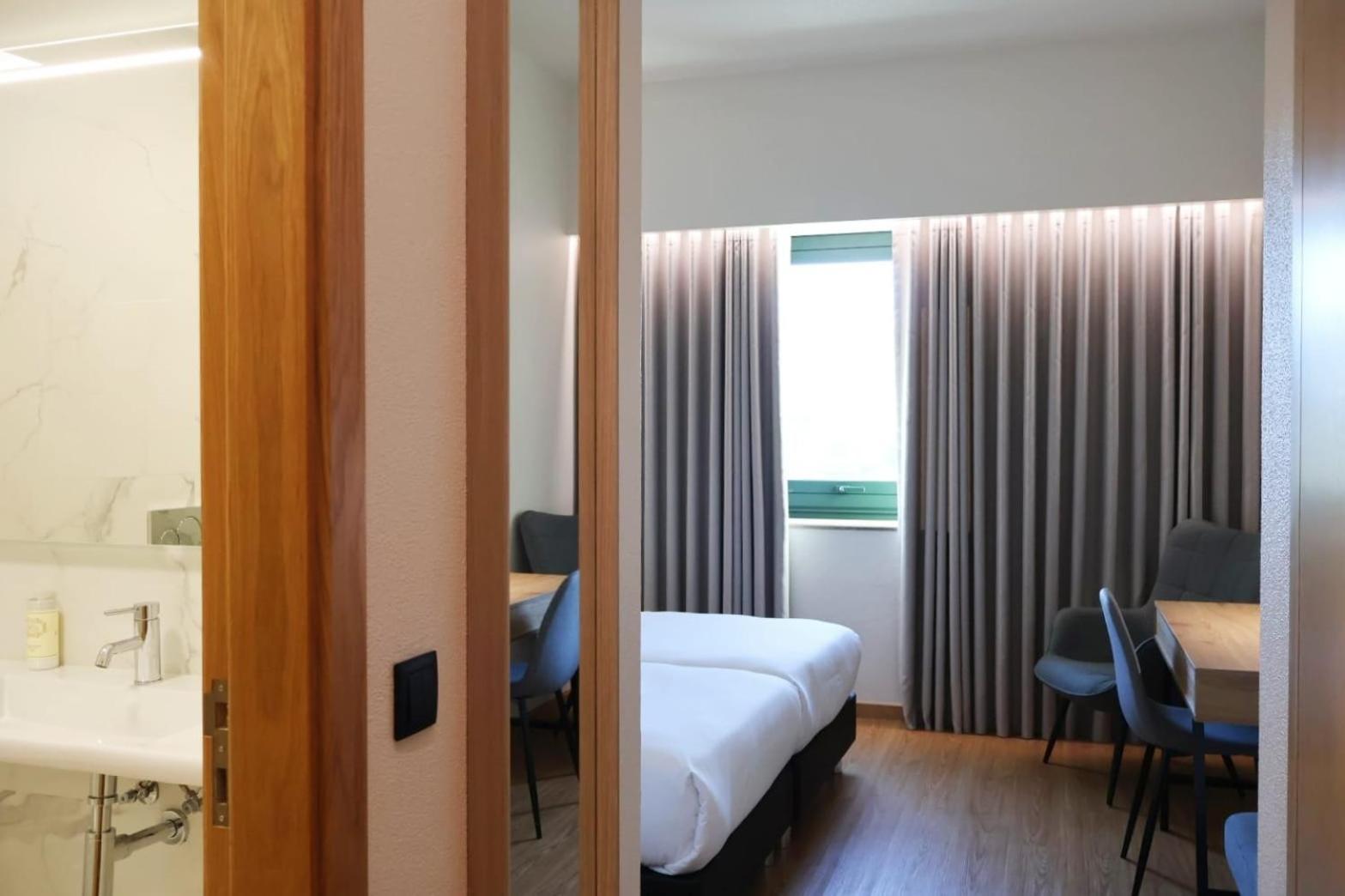 Hotel Santhyago Trofa Esterno foto